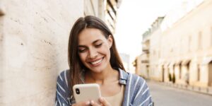 psychic text readings woman